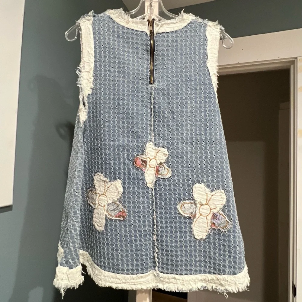 Floral Embroidered Blue Sleeveless Top - Picture 3 of 4